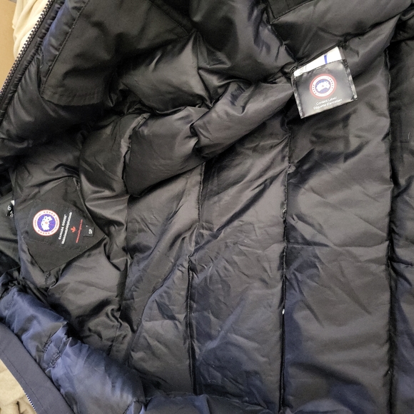 Canada Goose Parka 4567 JM Men's small very good condition, too small for me. - Picture 13 of 13